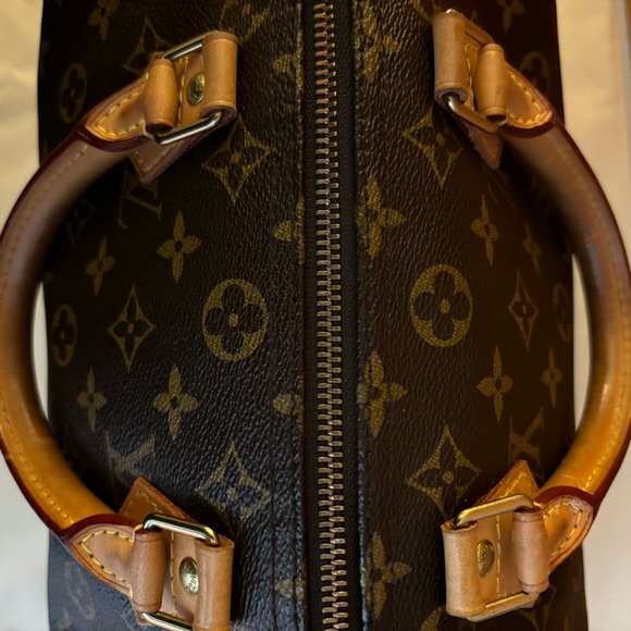 AUTHENTIC Louis Vuitton Speedy 35 Monogram Handbag. - Picture 5 of 12
